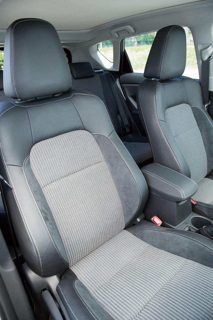 Интерьер Toyota Auris 2015 года  (UK) (фото 40 из 43)